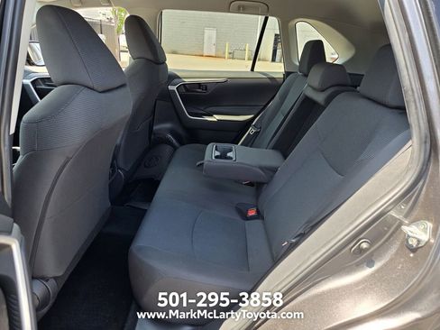 Used 2022 Toyota RAV4 LE FWD image 10