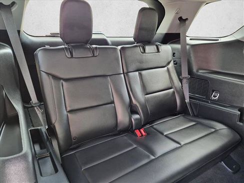Used 2024 Ford Explorer XLT w/ Equipment Group 202A RWD image 19