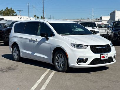 New 2026 Chrysler Pacifica Select