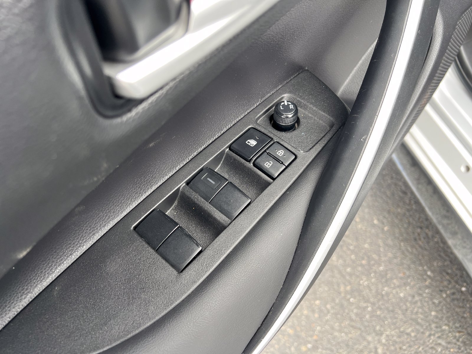 Used 2022 Toyota Corolla SE FWD image 29