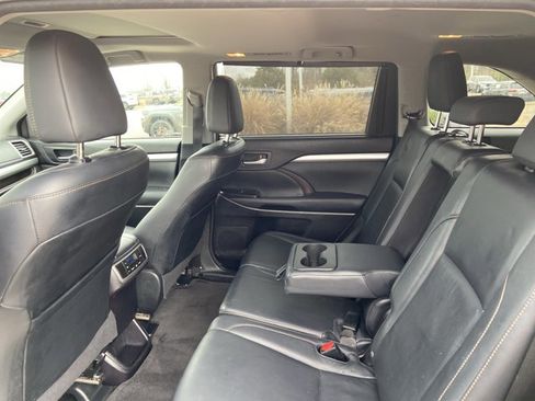 Used 2014 Toyota Highlander XLE image 16