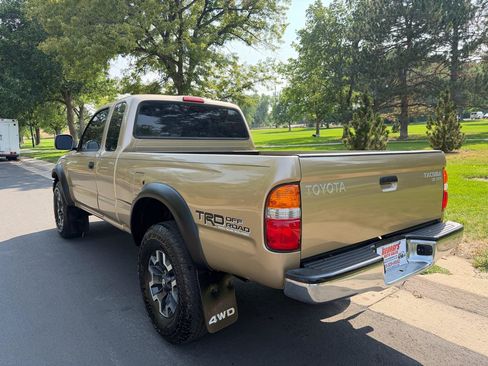 Used 2004 Toyota Tacoma 4x4 Xtracab V6 w/ SR5 Pkg image 3