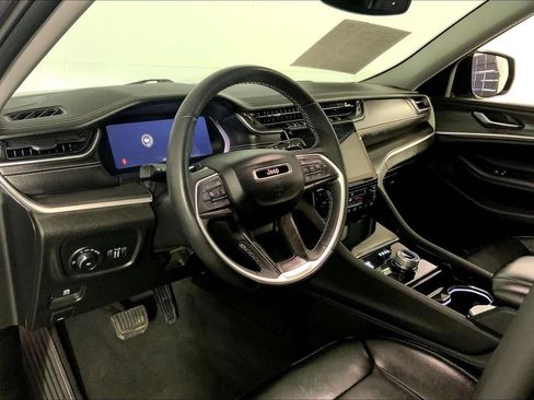 Used 2023 Jeep Grand Cherokee Limited AWD/4WD image 14