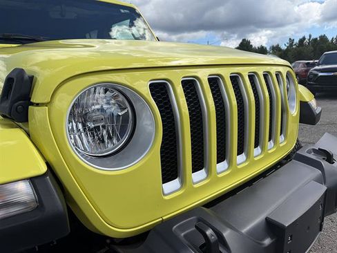 Used 2023 Jeep Wrangler Unlimited Sahara w/ Cold Weather Group AWD/4WD image 9