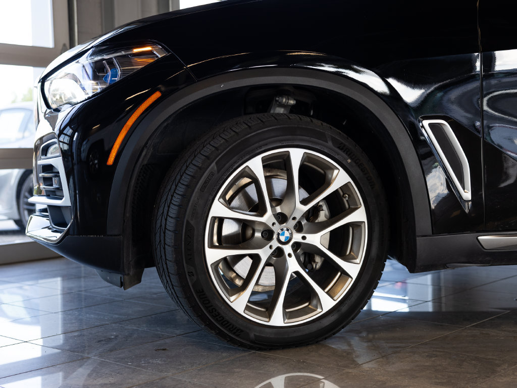 Used 2021 BMW X5 xDrive40i w/ Executive Package 3 AWD/4WD image 6