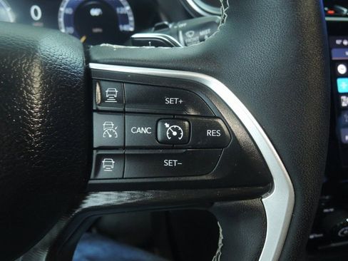 Used 2024 Jeep Grand Cherokee L Laredo image 15