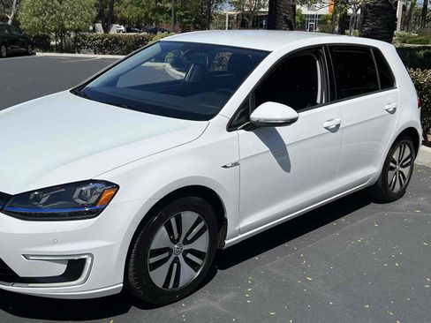 Used 2015 Volkswagen e-Golf SEL Premium image 23