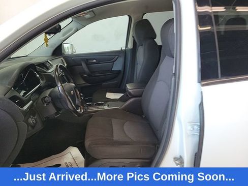 Used 2017 Chevrolet Traverse LT w/ Style and Technology Package AWD/4WD image 4