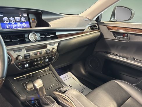 Used 2016 Lexus ES 350 w/ Navigation System Package FWD image 24