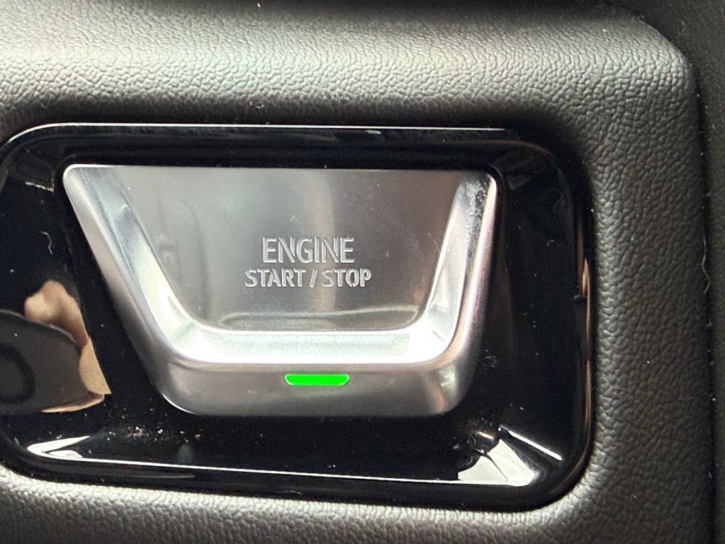 Used 2025 GMC Yukon Denali w/ Sun & Power Step Package AWD/4WD image 34