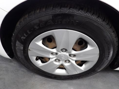 Used 2017 Kia Forte LX image 15