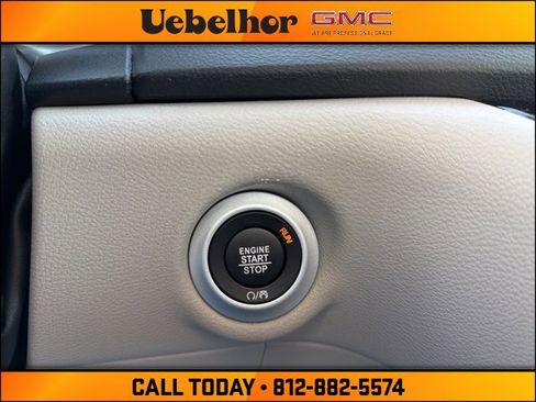 Used 2024 Chrysler Pacifica Touring-L image 25