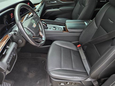 Used 2022 Cadillac Escalade Luxury AWD/4WD image 10