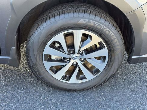 Used 2025 Subaru Outback Premium image 9