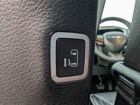 Used 2023 Chrysler Pacifica Limited w/ S Appearance Package image 20