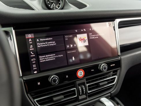 New 2026 Porsche Macan image 32