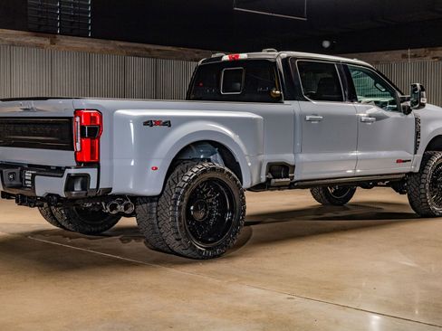 Used 2025 Ford F350 Platinum image 10