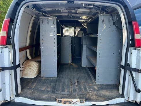 Used 2013 Chevrolet Express 2500 RWD image 16
