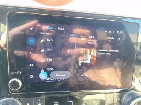 Used 2024 Toyota Highlander LE image 25