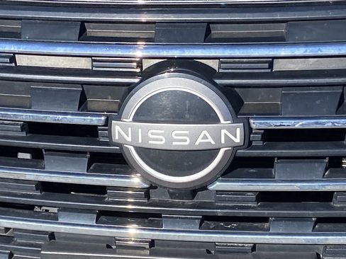 Used 2024 Nissan Rogue SV image 9