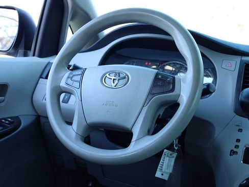 Used 2011 Toyota Sienna LE image 13