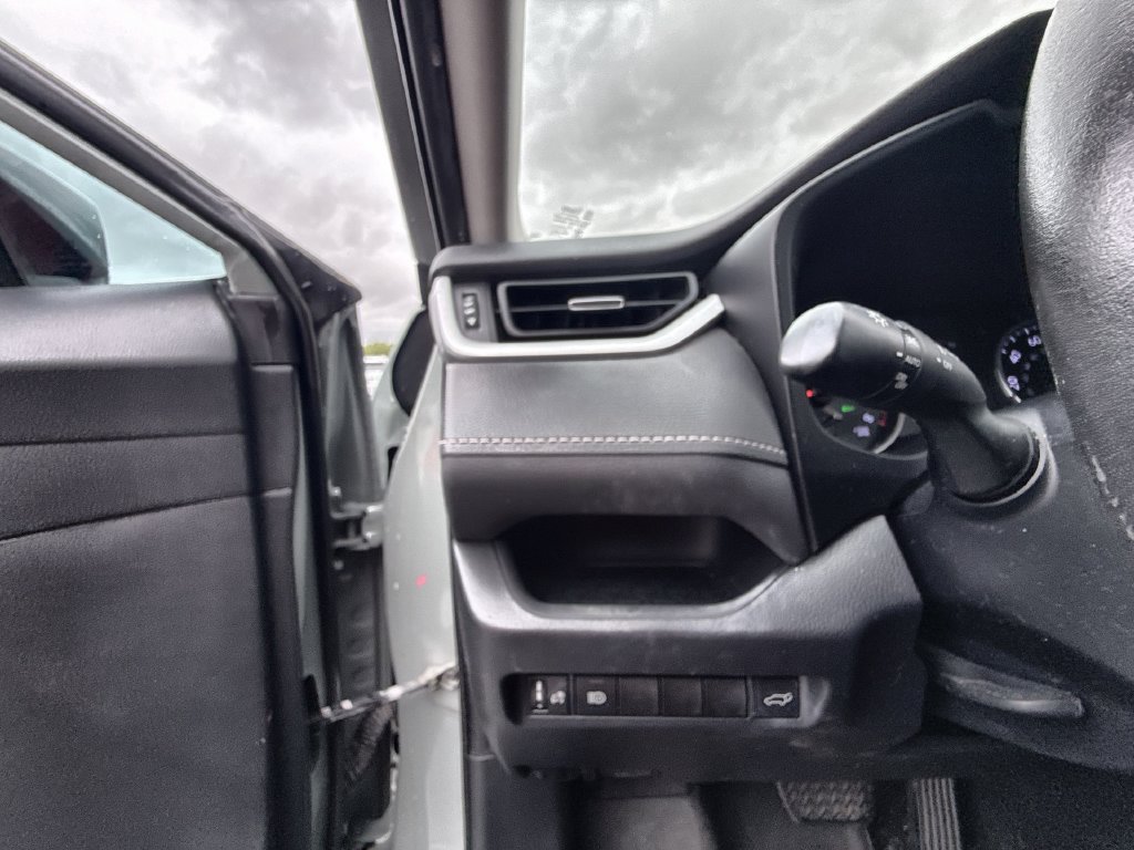 Used 2019 Toyota RAV4 XLE Premium w/ Carpet Mat Package FWD image 16