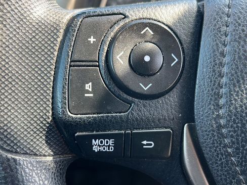 Used 2013 Toyota RAV4 LE AWD/4WD image 9