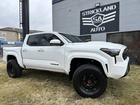 Used 2024 Toyota Tacoma TRD Sport AWD/4WD image 1