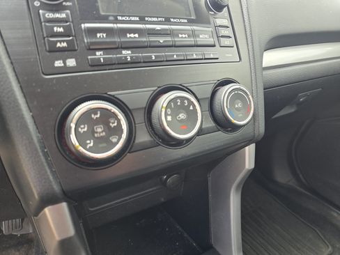 Used 2014 Subaru Forester 2.5i AWD/4WD image 22