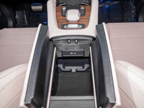 New 2026 Mercedes-Benz GLS 450 4MATIC image 24