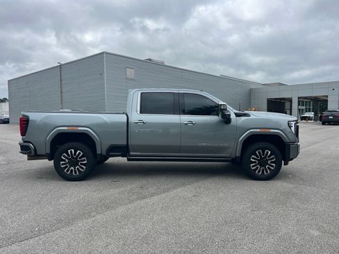 Used 2024 GMC Sierra 2500 Denali Ultimate AWD/4WD image 4