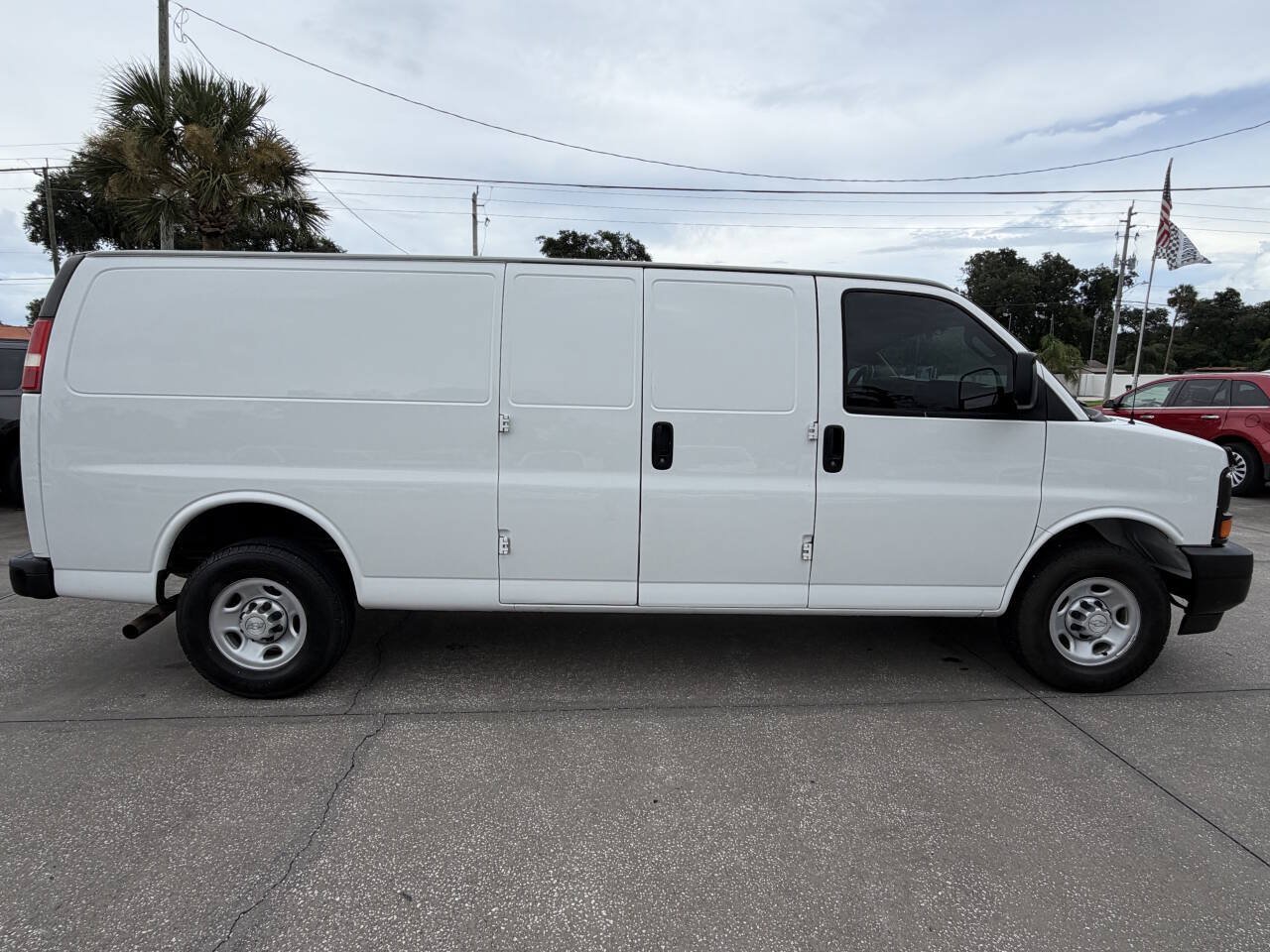 Used 2017 Chevrolet Express 2500 Extended RWD image 9