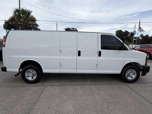 Used 2017 Chevrolet Express 2500 Extended RWD image 9