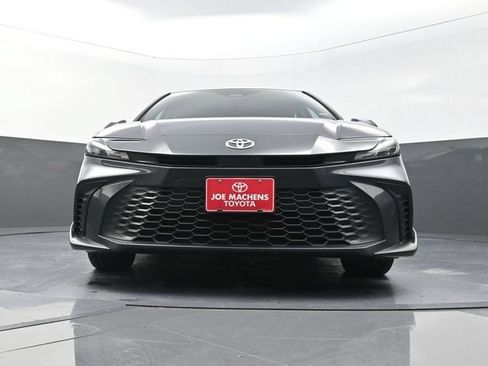 Used 2026 Toyota Camry SE FWD image 32