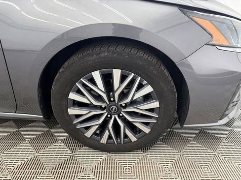 Used 2024 Nissan Altima 2.5 SV FWD image 13