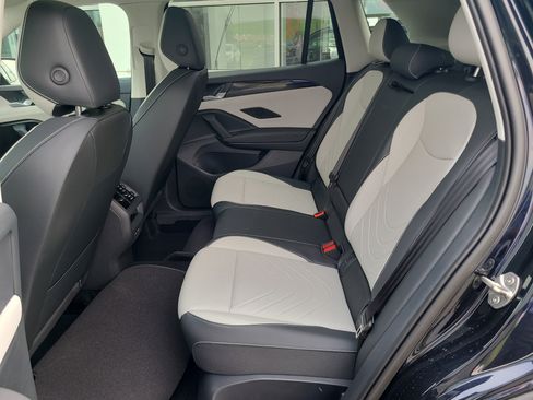 New 2025 Volkswagen Tiguan SE w/ Panoramic Sunroof Package AWD/4WD image 19