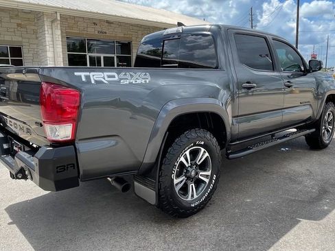 Used 2019 Toyota Tacoma TRD Sport w/ Technology Package AWD/4WD image 5