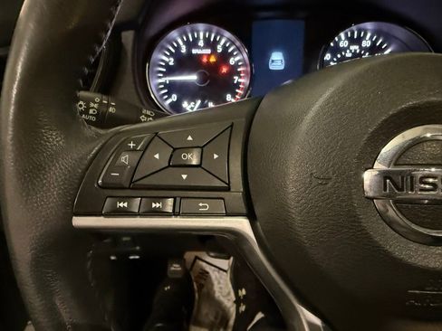 Used 2017 Nissan Rogue SL w/ SL Premium Package image 31