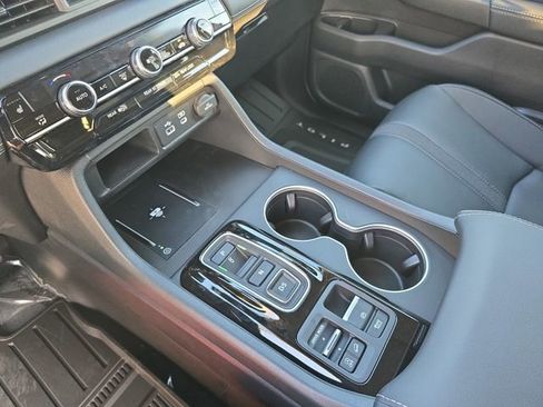 New 2025 Honda Pilot Touring image 24