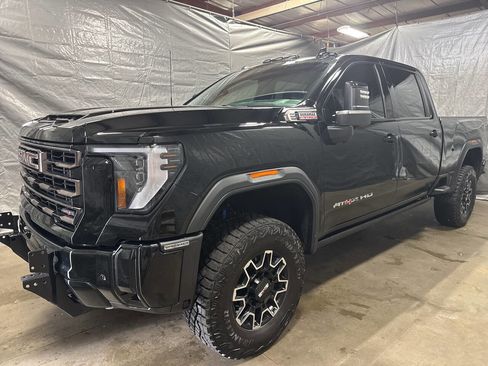 Used 2025 GMC Sierra 2500 AT4X image 2