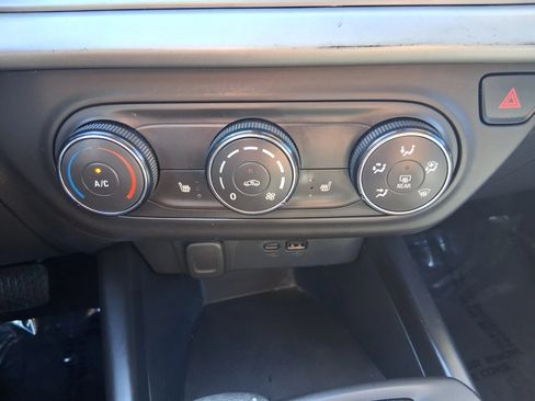 Used 2024 Chevrolet Trax LS w/ LS Convenience Package FWD image 20