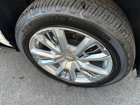 Used 2022 Chevrolet Suburban High Country AWD/4WD image 9