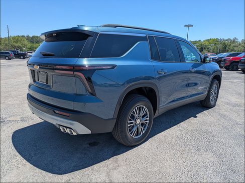 New 2026 Chevrolet Traverse LT w/ Driver Confidence Package FWD image 7