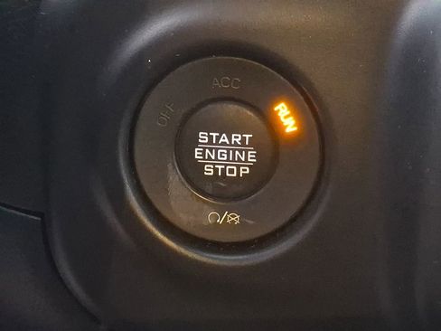 Used 2020 Jeep Wrangler Unlimited Sahara image 20