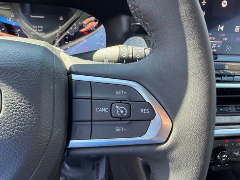 Used 2026 Jeep Compass Latitude AWD/4WD image 23