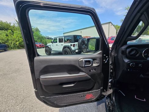 Used 2023 Jeep Wrangler Unlimited Sahara AWD/4WD image 19