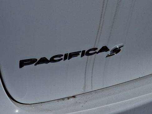 New 2026 Chrysler Pacifica Select image 5