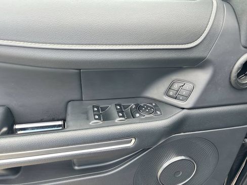 Used 2023 Ford Expedition XLT RWD image 13