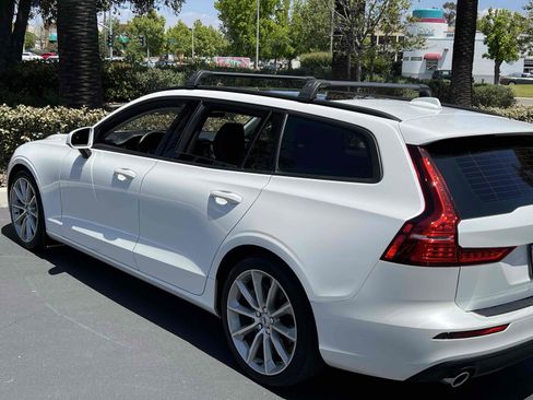 Used 2020 Volvo V60 T5 Momentum w/ Protection Package FWD image 25