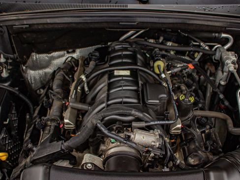 Used 2017 Dodge Durango R/T w/ Trailer Tow Group IV AWD/4WD image 2